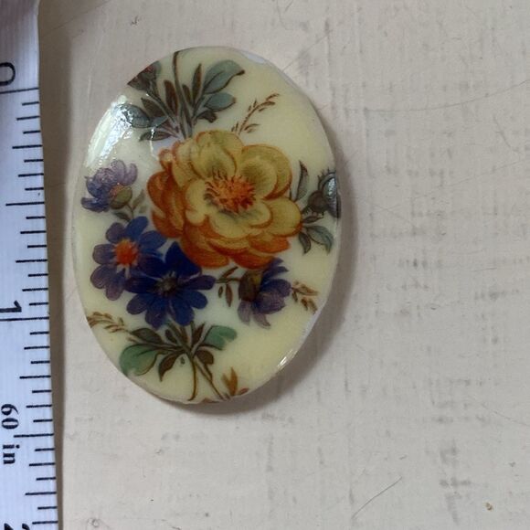 1970s signed and  painted brooch or pendant - ready for your next project - Picture 2 of 4